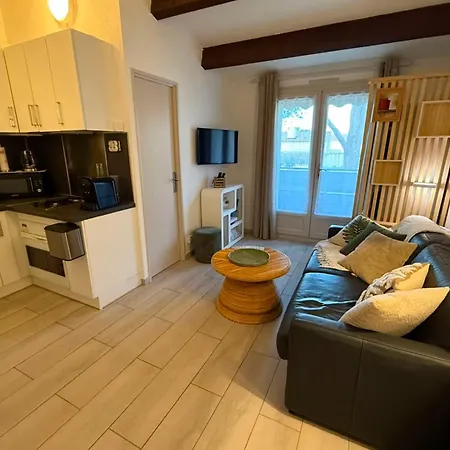 Beija Flor Air-conditioned Near The Naturist Village Holiday home *